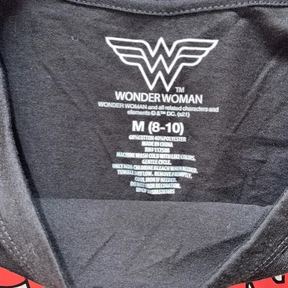 Women’s Wonder Women tee M - Picture 3 of 3